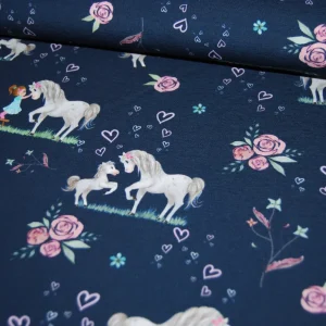 A girl and her pony trikå