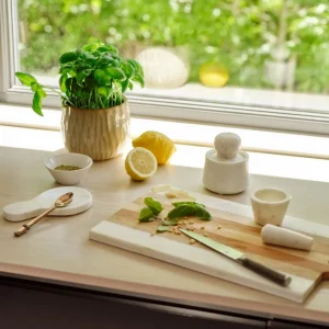 Vit marmor morter med støter