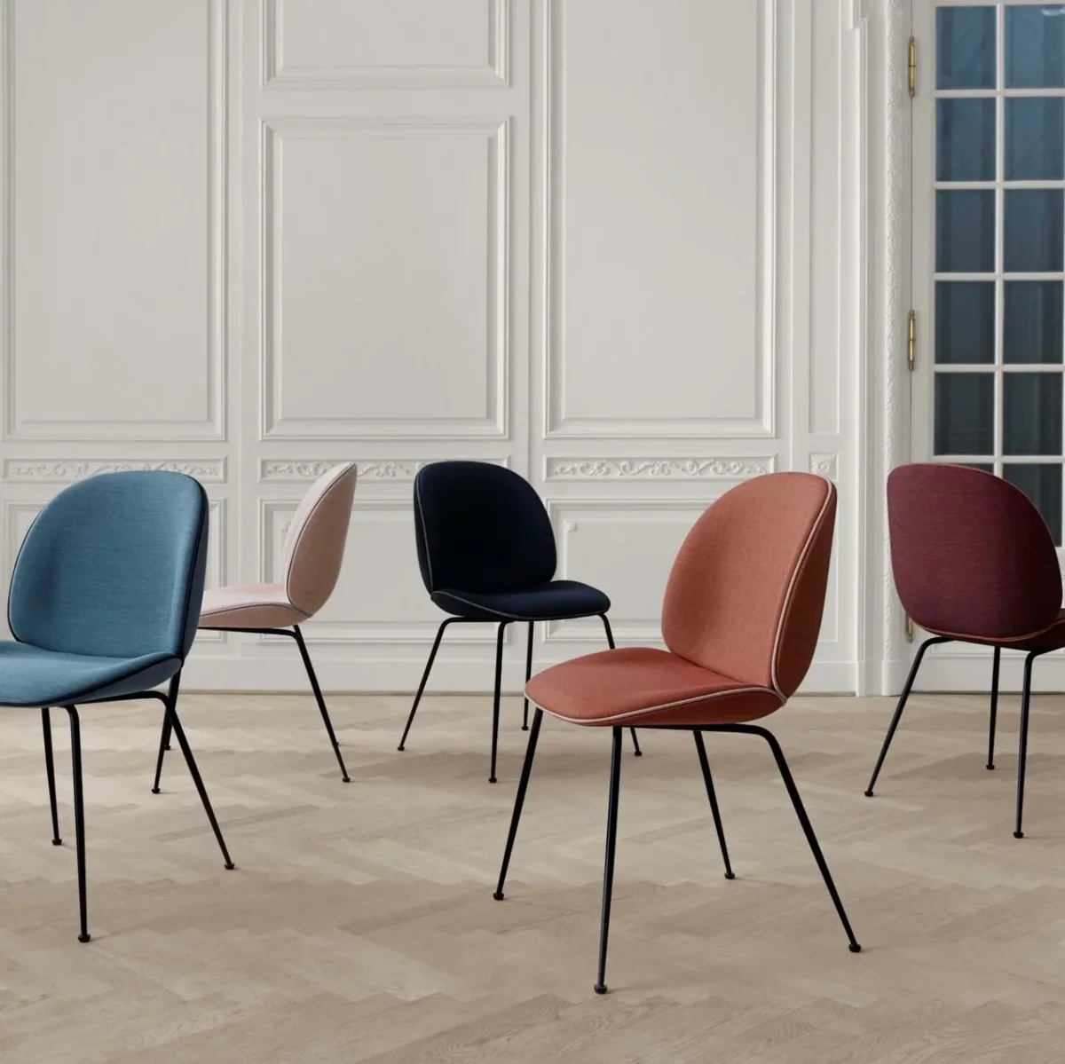 Beetle Chair Fully Upholstered Black Matt Base - Bild 5